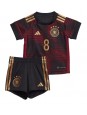Německo Leon Goretzka #8 Venkovní dres pro děti MS 2022 Krátký Rukáv (+ trenýrky)